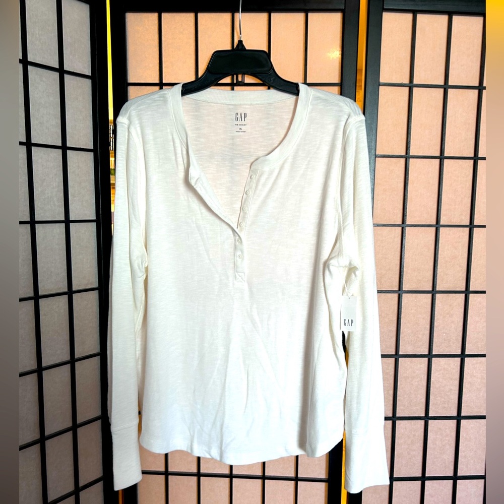 NWT Gap white long sleeve shirt .